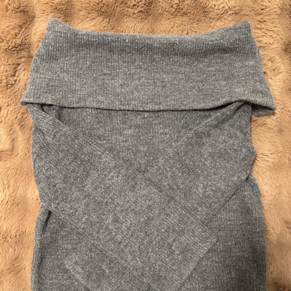 H&M Gray Off-The-Shoulder Chunky Sweater